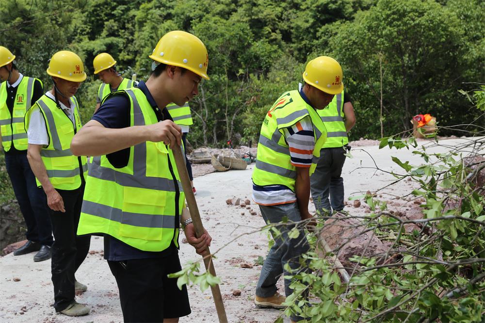 福建晋恒建设工程有限公司前往钱园桥大队堑上村抢险救灾