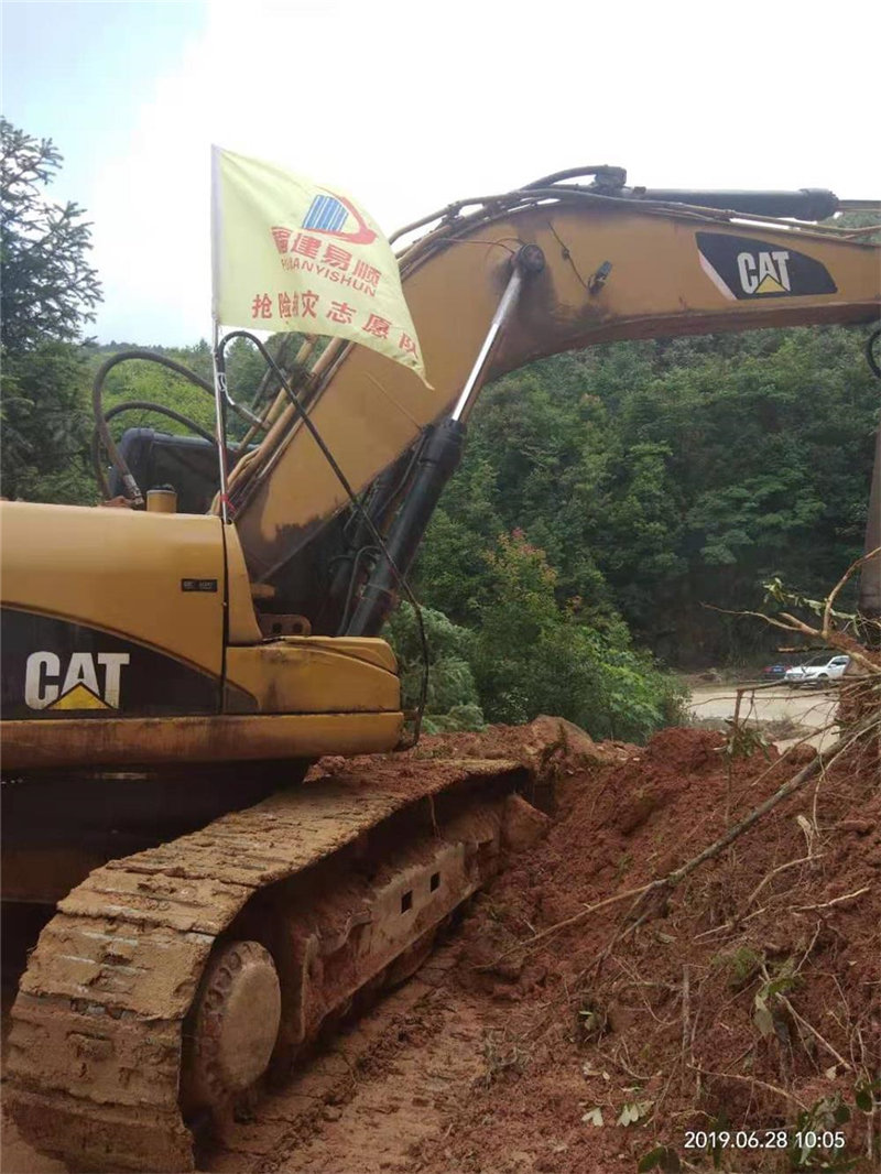 福建易顺建筑工程有限公司提供技术人员和设备帮助祖墩乡进行灾后重建