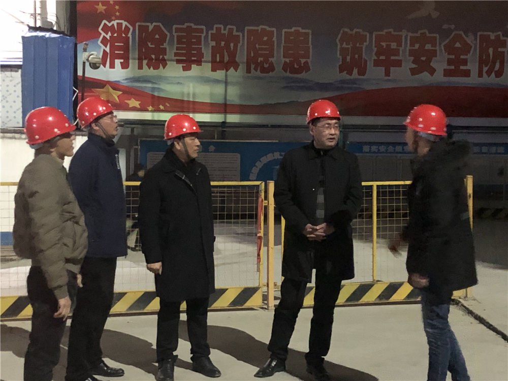 县领导对易顺公司承建的农贸市场及安置房项目进行安全生产大检查