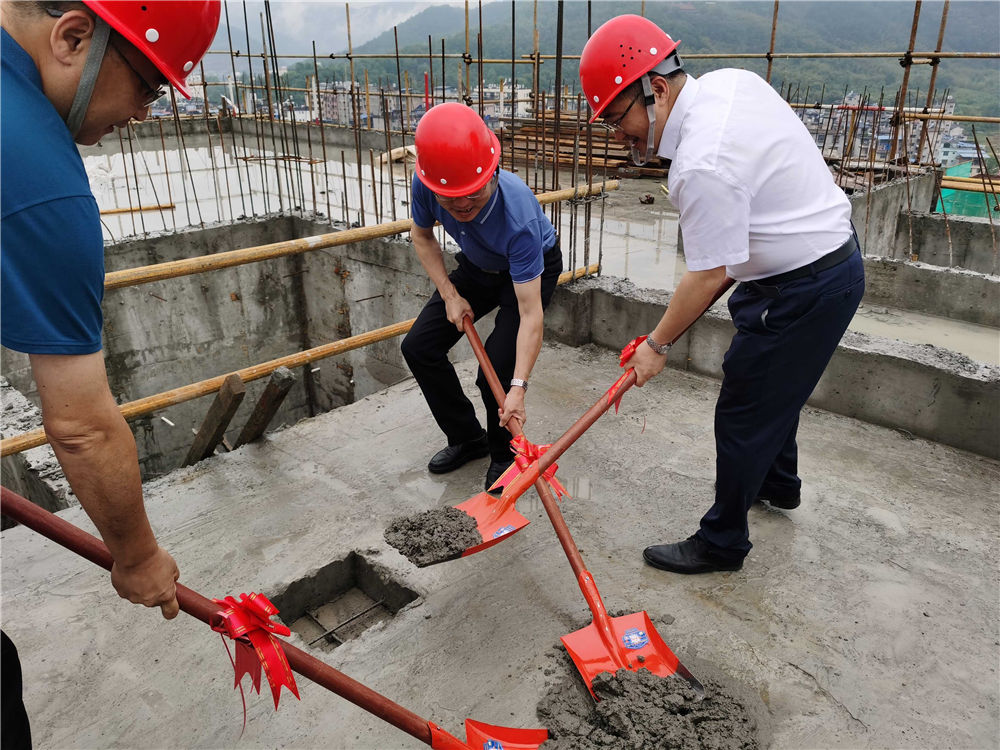 松溪县工农路农贸市场及安置房综合体项目主体封顶仪式顺利举行