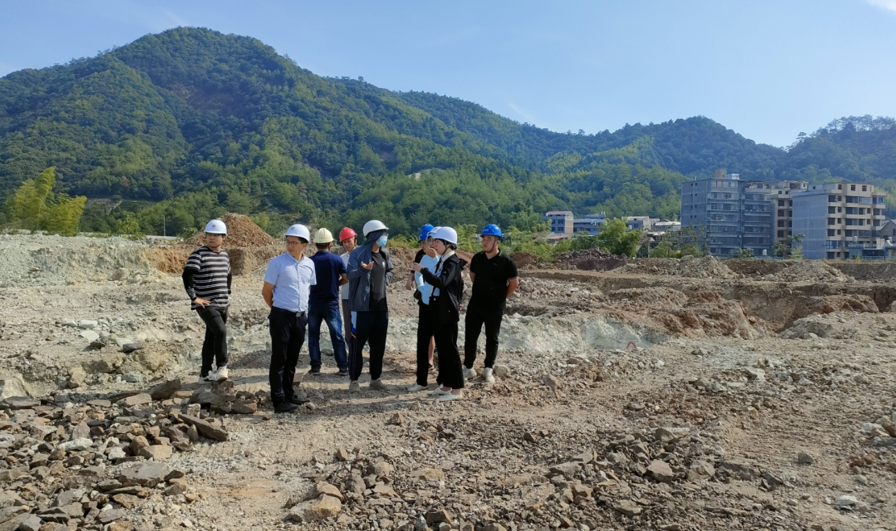 叶芸书记和胡军副县长到松溪县标准化厂房项目视察施工现场进度情况