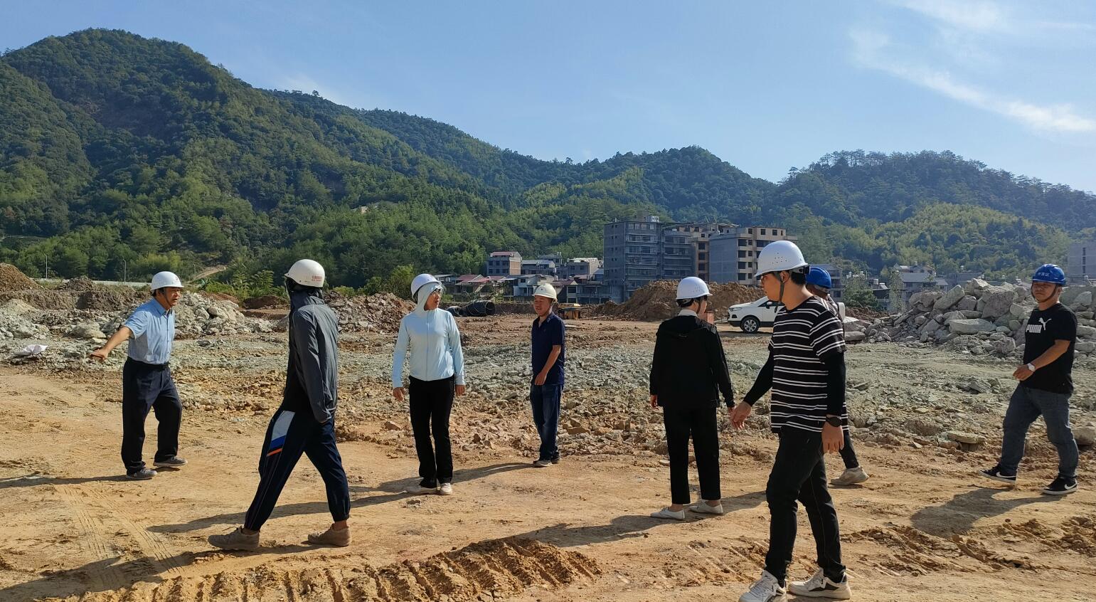叶芸书记和胡军副县长到松溪县标准化厂房项目视察施工现场进度情况