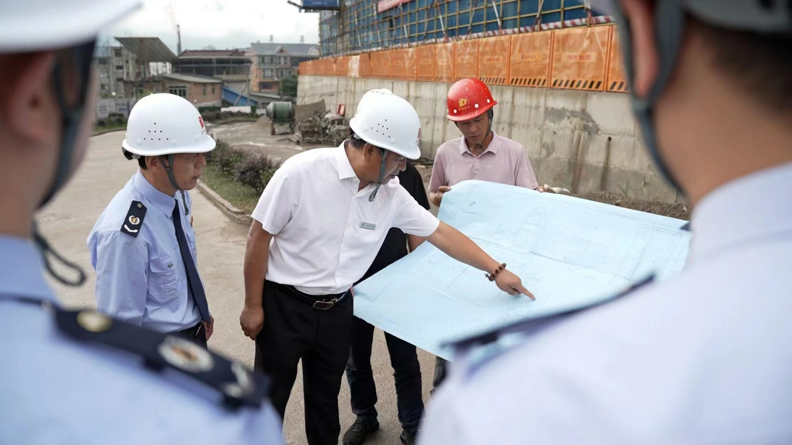 松溪县税务局嵌入“项目管家”服务，为易顺建工集团重点项目提供税收服务