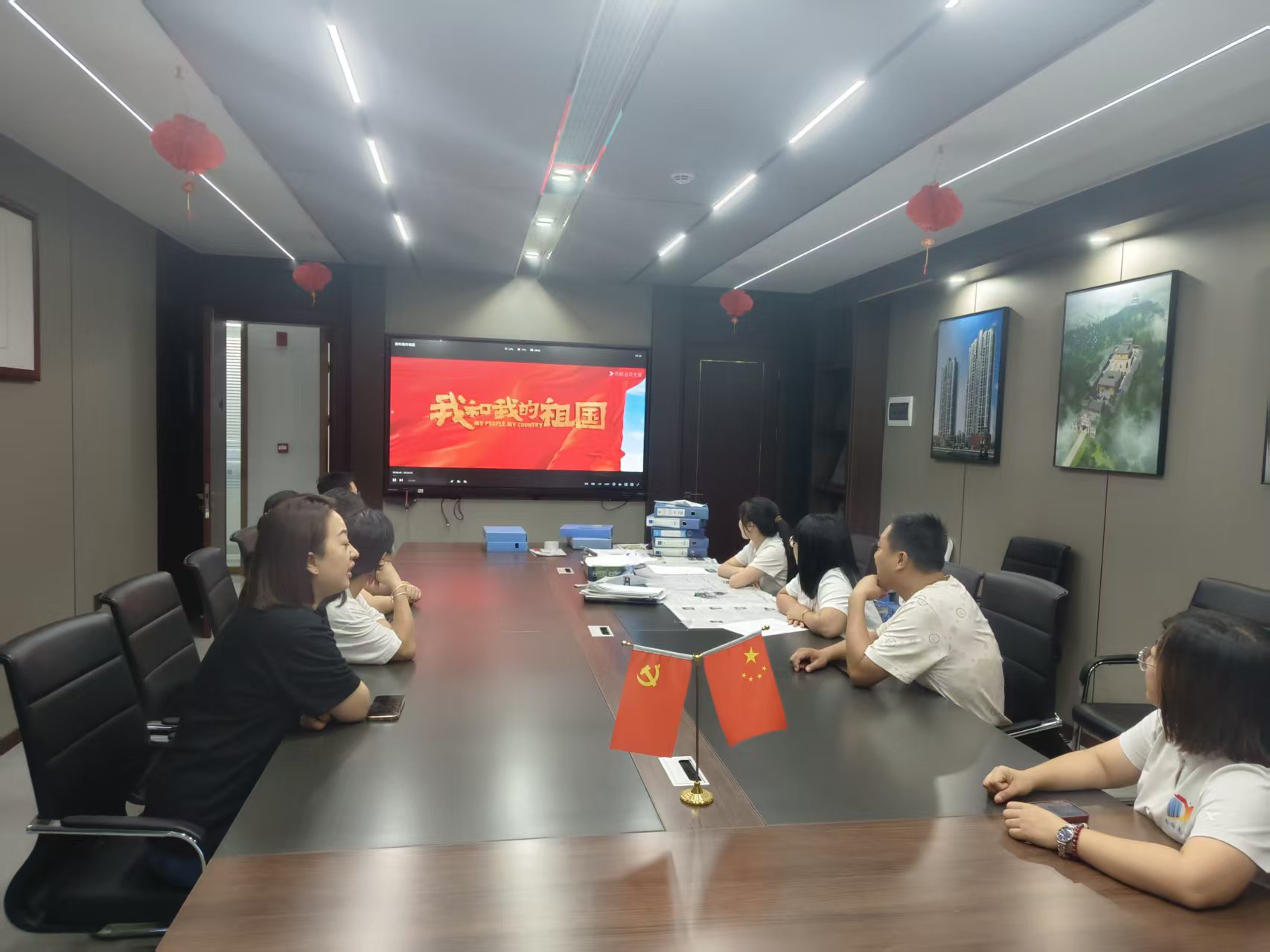 赓续红色血脉,凝聚奋进力量 —— 易顺建工集团党支部国庆观影《我和我的祖国》