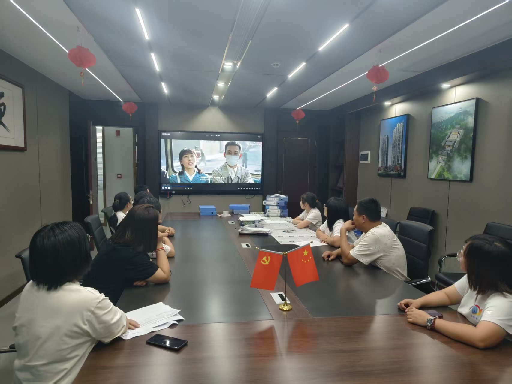 赓续红色血脉,凝聚奋进力量 —— 易顺建工集团党支部国庆观影《我和我的祖国》