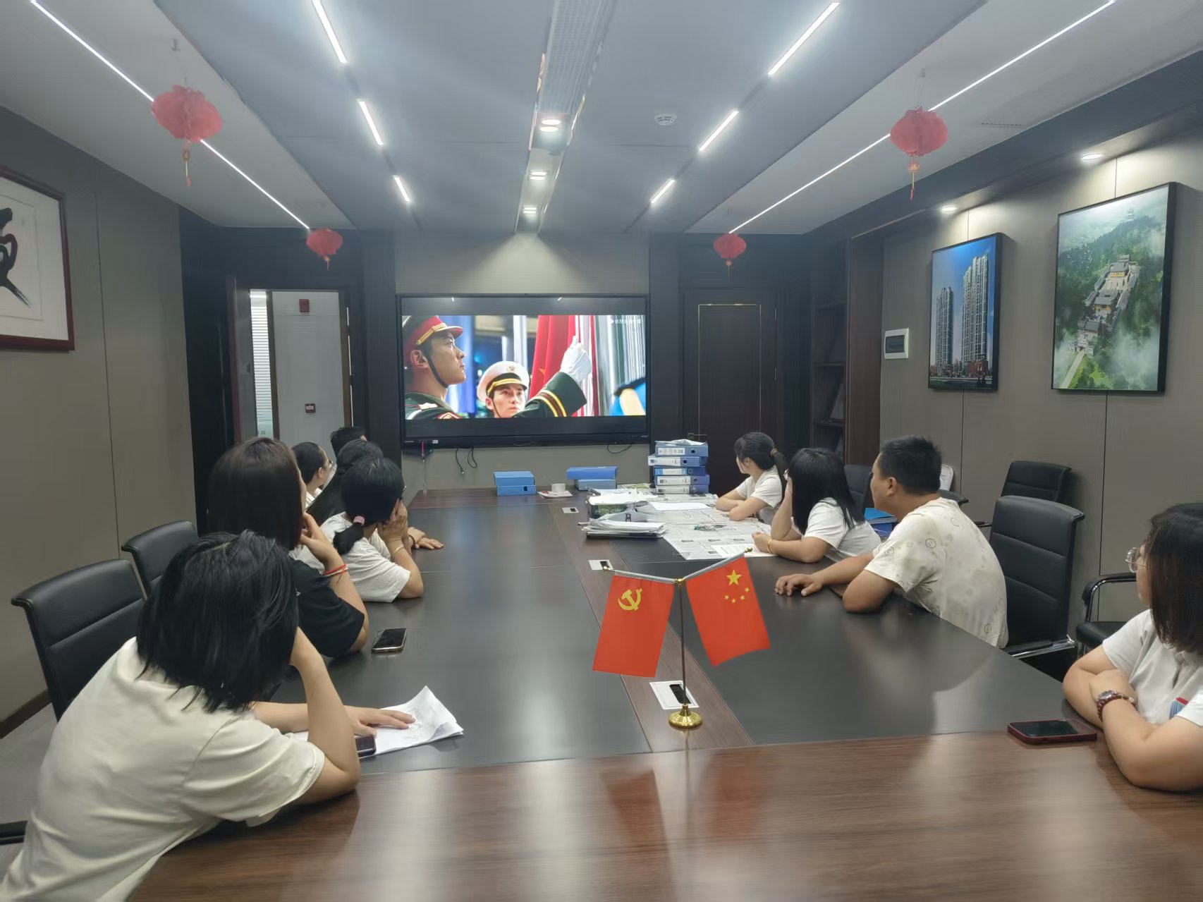 赓续红色血脉,凝聚奋进力量 —— 易顺建工集团党支部国庆观影《我和我的祖国》