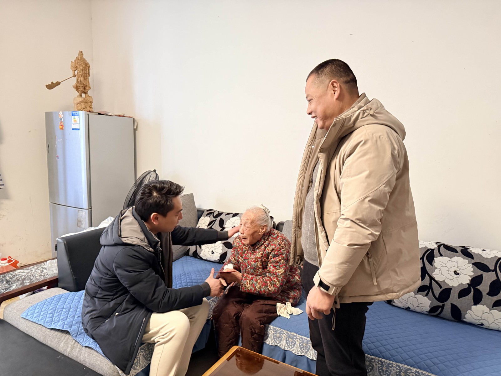 情暖寒冬,心系民生——易顺建工集团开展困难党员及群众慰问活动