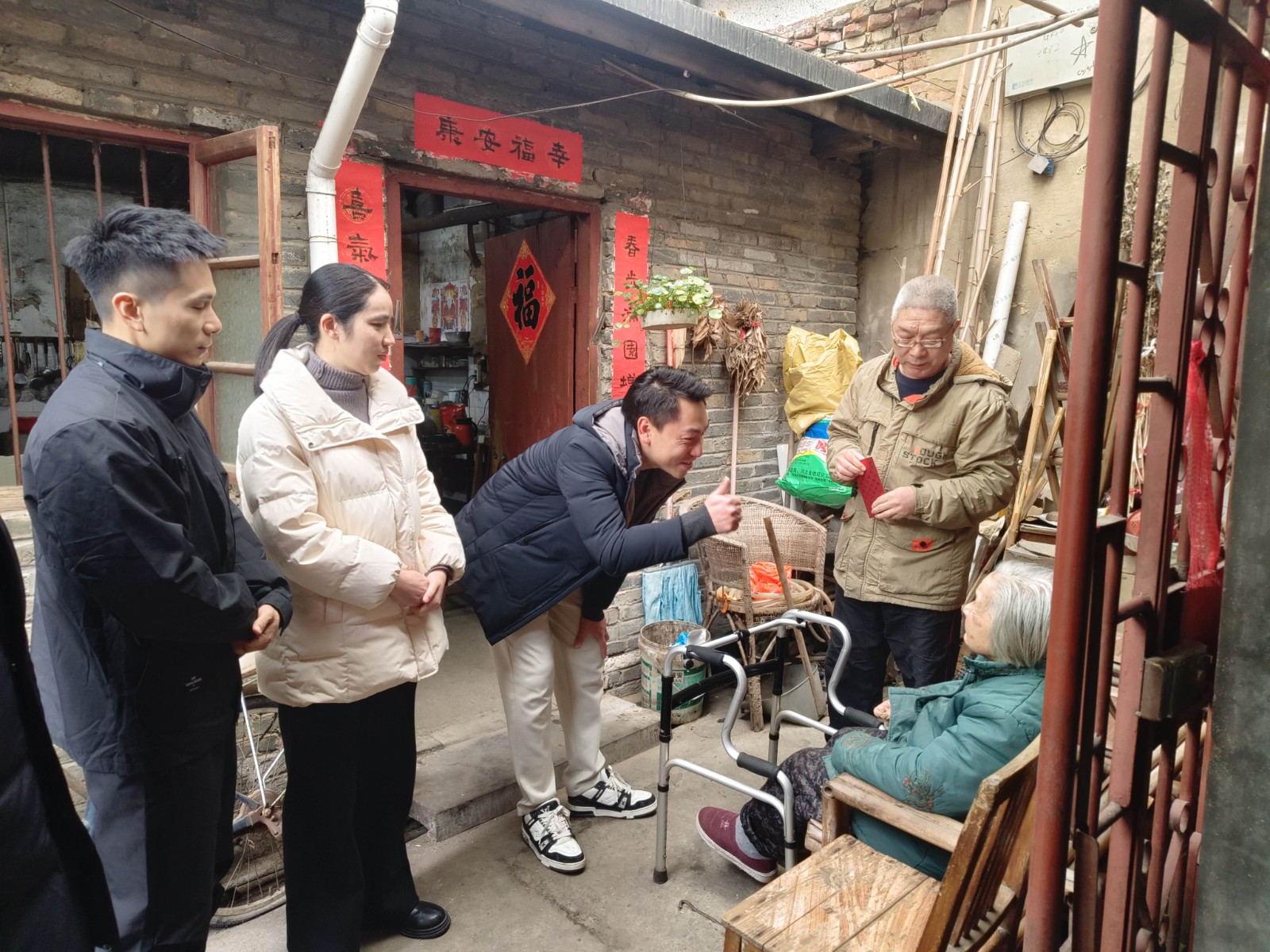 情暖寒冬,心系民生——易顺建工集团开展困难党员及群众慰问活动