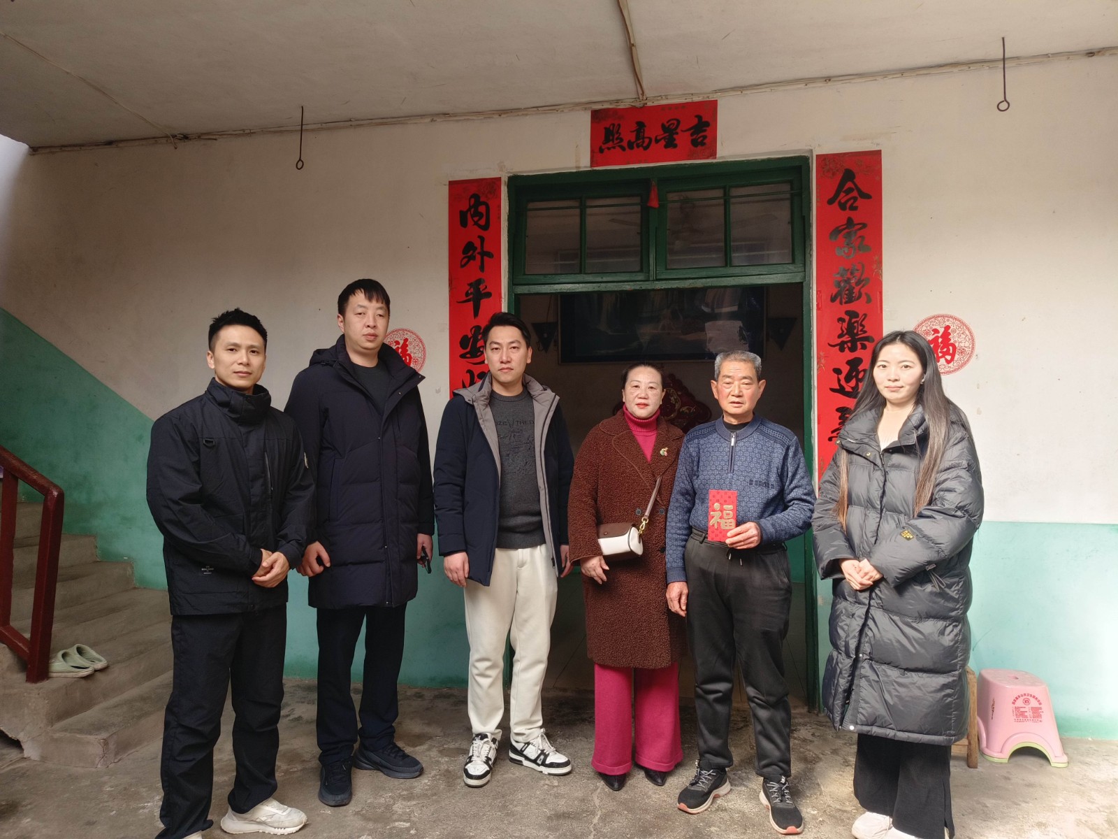 情暖寒冬,心系民生——易顺建工集团开展困难党员及群众慰问活动